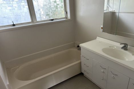 Photo of property in 18 Cornelian Crescent, Half Moon Bay, Auckland, 2012