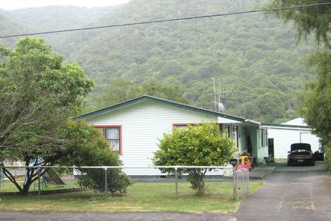 Photo of property in 52 Black Beech Street, Birchville, Upper Hutt, 5018