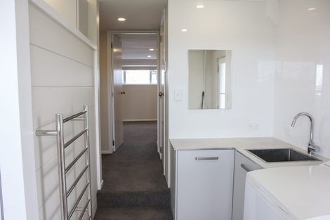 Photo of property in 53 Wade River Road, Stanmore Bay, Whangaparaoa, 0932