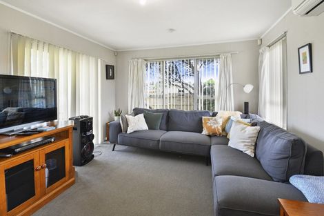 Photo of property in 1 Hobart Crescent, Wattle Downs, Auckland, 2103