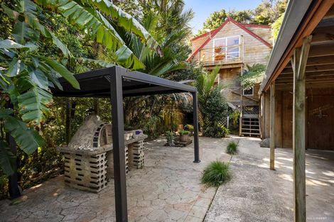 Photo of property in 35 Clinton Road, Tawharanui Peninsula, Matakana, 0986