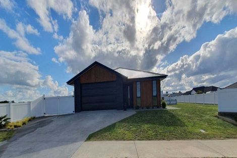 Photo of property in 15 Saint Michael Crescent, One Tree Point, 0118