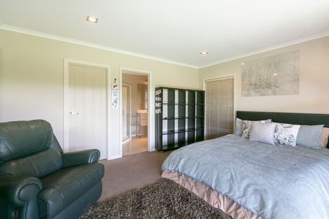 Photo of property in 3 Sampson Avenue, Waiwhakaiho, New Plymouth, 4312