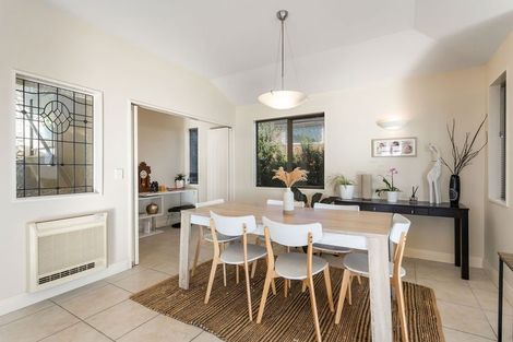 Photo of property in 5 Signal Hill Road, Mount Pleasant, Christchurch, 8081