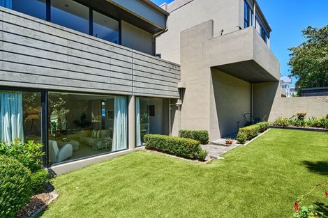 Photo of property in Highwic, 5/32 Hobson Street, Thorndon, Wellington, 6011