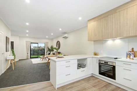 Photo of property in 10/17a Eastglen Road, Glen Eden, Auckland, 0602