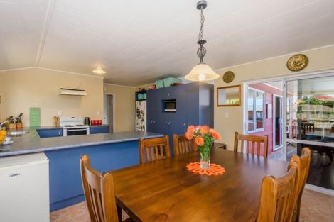 Photo of property in 96 Queens Road, Waikanae Beach, Waikanae, 5036