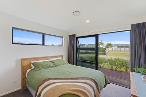 Photo of property in 14 Seagrass Place, Otaki Beach, Otaki, 5512