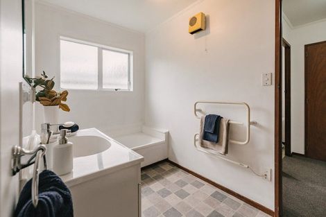 Photo of property in 1 Willowstream Grove, Cloverlea, Palmerston North, 4412