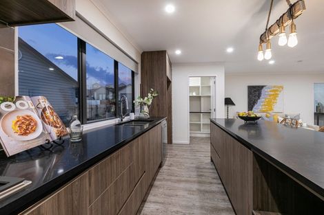 Photo of property in 5 Franheim Crescent, Orewa, 0931