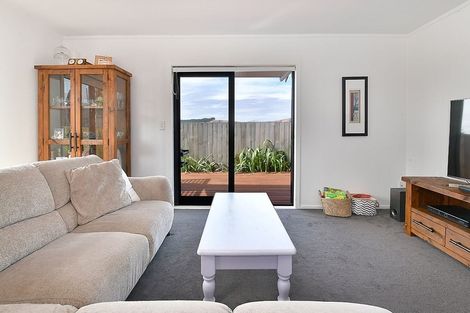 Photo of property in 16 Rauta Way, Helensville, 0800