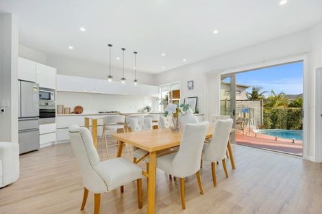 Photo of property in 39 Scarlet Oak Drive, Schnapper Rock, Auckland, 0632