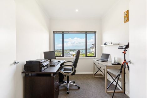 Photo of property in 69 Maka Terrace, Orewa, 0931