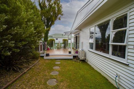 Photo of property in 6 Aranui Street, Maupuia, Wellington, 6022