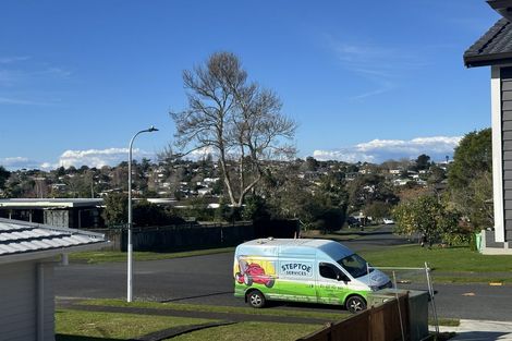 Photo of property in 25b Borrowdace Avenue, Botany Downs, Auckland, 2010