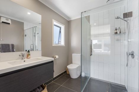 Photo of property in 19 Enereta Road, Otaki, 5512