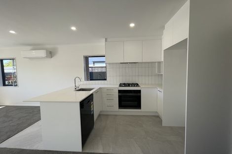 Photo of property in 1 Darren Crescent, Half Moon Bay, Auckland, 2012