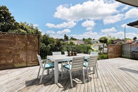 Photo of property in 83 Marina View Drive, West Harbour, Auckland, 0618