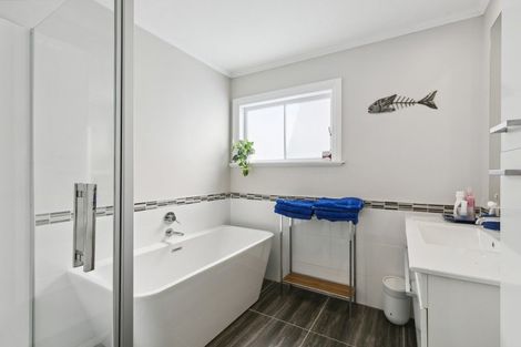 Photo of property in 73 Oxford Street, Tawa, Wellington, 5028