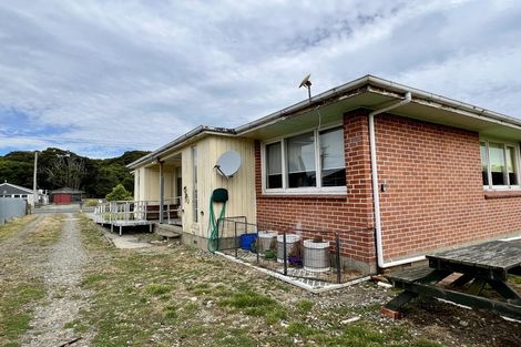 Photo of property in 65 Orawia Road, Tuatapere, 9620