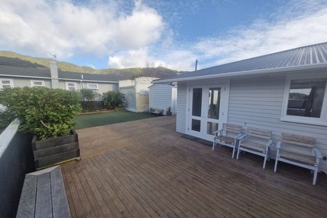 Photo of property in 1 Burrows Avenue, Karori, Wellington, 6012