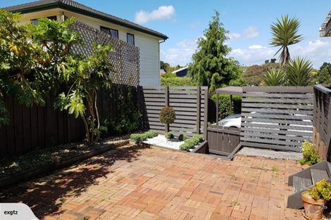 Photo of property in 21 Oreil Avenue, West Harbour, Auckland, 0618