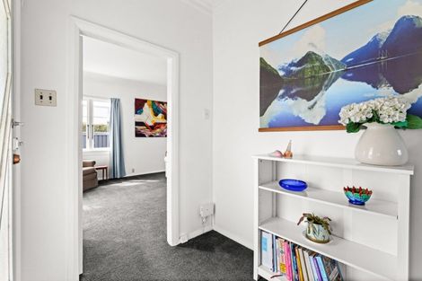 Photo of property in 1417 Woodstock Avenue, Mayfair, Hastings, 4122