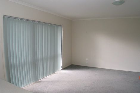 Photo of property in 14 Bibury Avenue, Henderson, Auckland, 0612