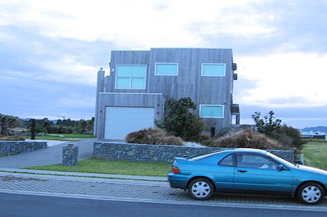 Photo of property in 1 Taumata Road, Omaha, 0986