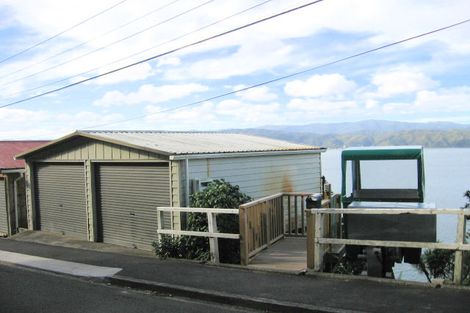 Photo of property in 38 Fortification Road, Karaka Bays, Wellington, 6022