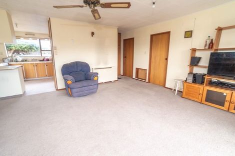 Photo of property in 2/12 Campbell Street, Alexandra, 9320