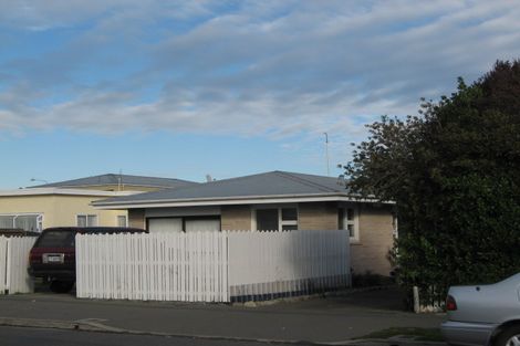 Photo of property in 2/76 Estuary Road, New Brighton, Christchurch, 8061