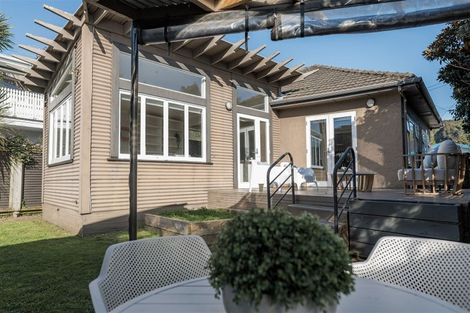 Photo of property in 35 Pukatea Street, Eastbourne, Lower Hutt, 5013