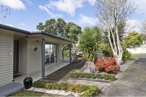 Photo of property in 1/8 Borrowdace Avenue, Botany Downs, Auckland, 2010