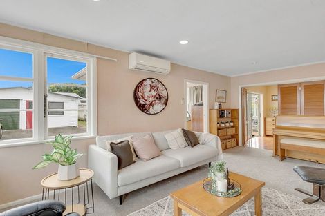 Photo of property in 37 Main Road, Titahi Bay, Porirua, 5022