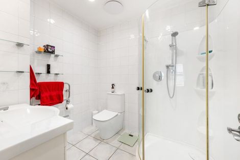 Photo of property in 1c Queen Street, New Plymouth, 4310