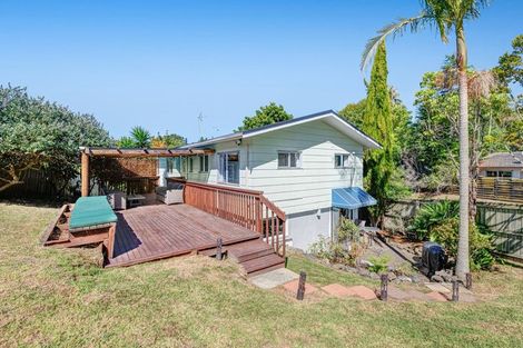 Photo of property in 8 Teviot Place, Totara Vale, Auckland, 0629