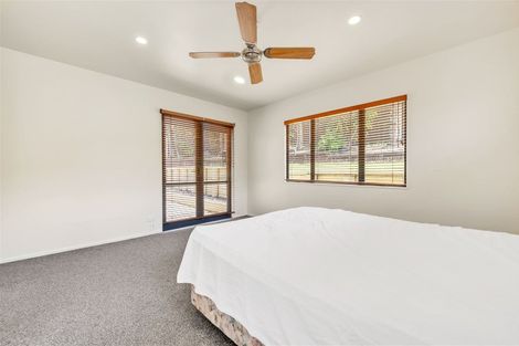 Photo of property in 11 Fairchild Avenue, Goodwood Heights, Auckland, 2105