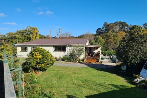 Photo of property in 15 Driving Creek Road, Coromandel, 3506