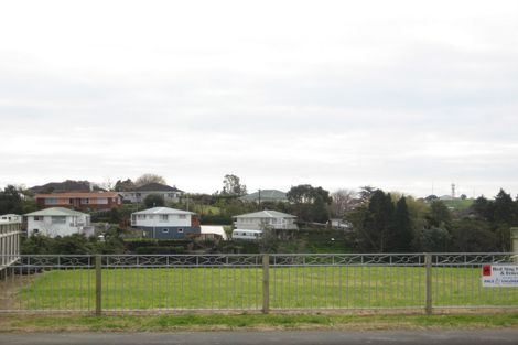 Photo of property in 152 Tukapa Street, Westown, New Plymouth, 4310