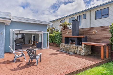 Photo of property in 116 Seaview Road, Paraparaumu Beach, Paraparaumu, 5032