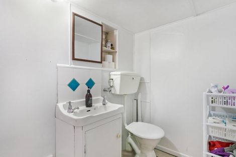 Photo of property in 27 Humphrey Kemp Avenue, Henderson, Auckland, 0612