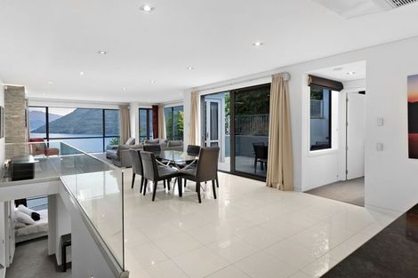 Photo of property in 6 Chandler Lane, Fernhill, Queenstown, 9300