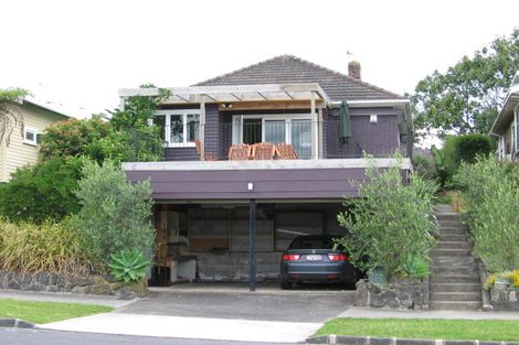 Photo of property in 64 Kiwi Road, Point Chevalier, Auckland, 1022