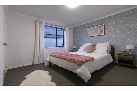 Photo of property in 17 Matija Place, Red Beach, 0932