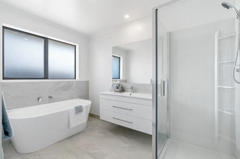 Photo of property in 77 Kaurinui Crescent, One Tree Point, 0118