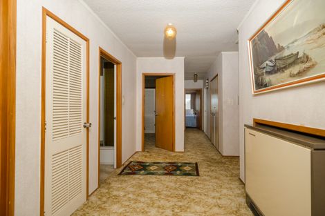 Photo of property in 46 Matuhi Rise, Henderson, Auckland, 0612