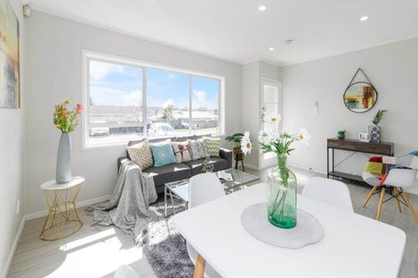 Photo of property in 3/16 Northall Road, New Lynn, Auckland, 0600