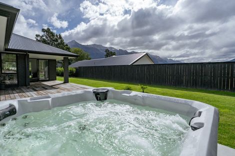 Photo of property in 11 Walter Place, Glenorchy, 9372