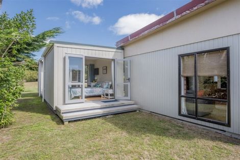 Photo of property in 37 Sarah Street, Waikawa Beach, Manakau, 5573